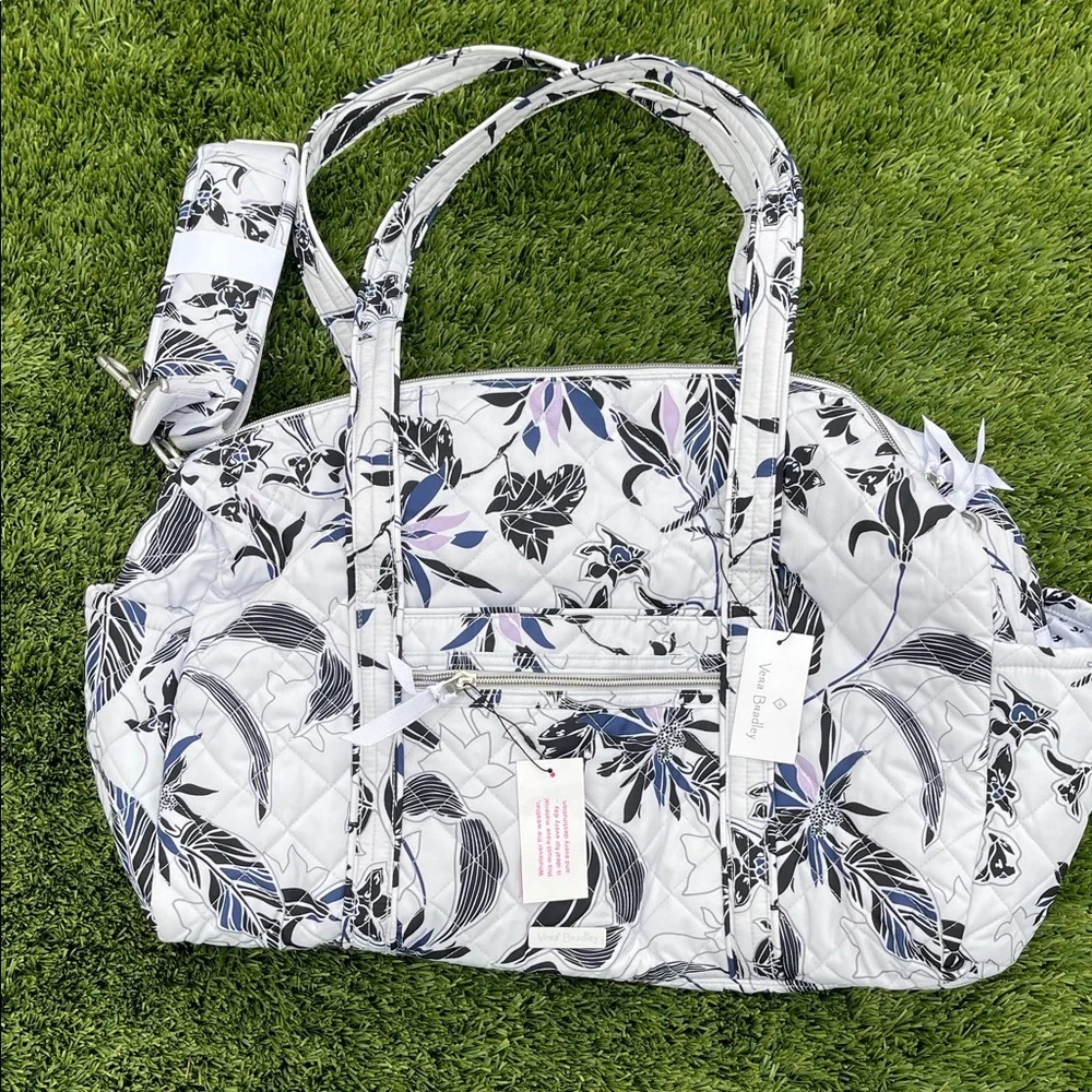 ❤️NEW!!!❤️ Vera Bradley Black and White Floral Baby Bag